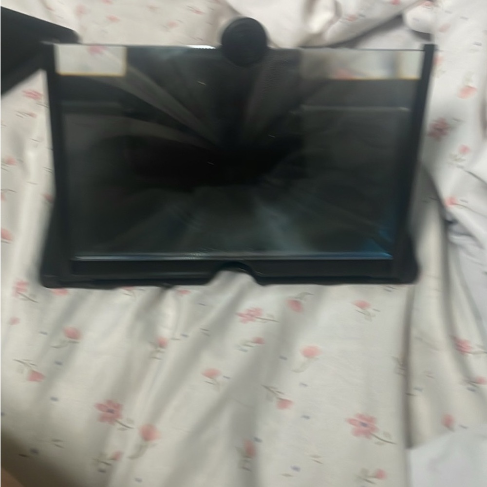 Black screen magnifier
